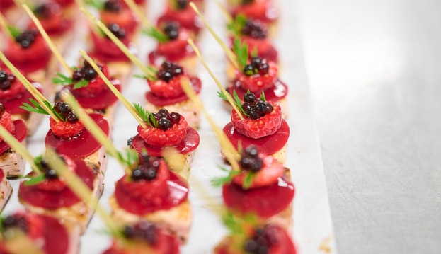 Bouchées cocktail à la volaille, framboise fraîche